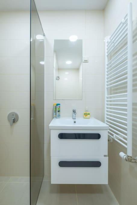 Top Location, Brand New 3 Bdrm Apt & Free Parking Sofya Dış mekan fotoğraf